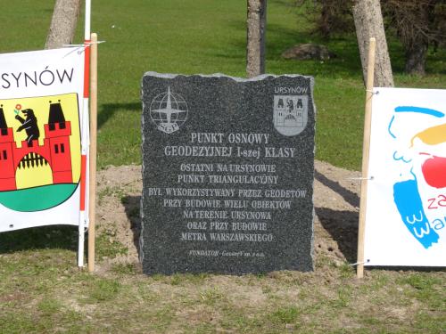 Odsłonięcie tablicy informacyjnej o położeniu punktu triangulacyjnego na terenie Ursynowa - 18 kwietnia 2013 r.